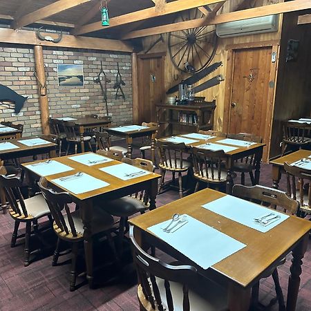 Banjo Paterson Motor Inn Лейкс Ентранс Екстериор снимка
