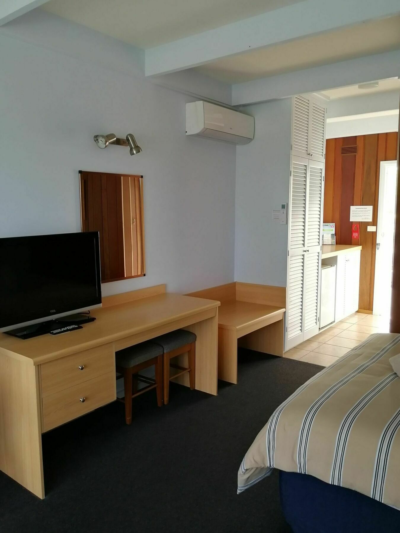 Banjo Paterson Motor Inn Лейкс Ентранс Екстериор снимка